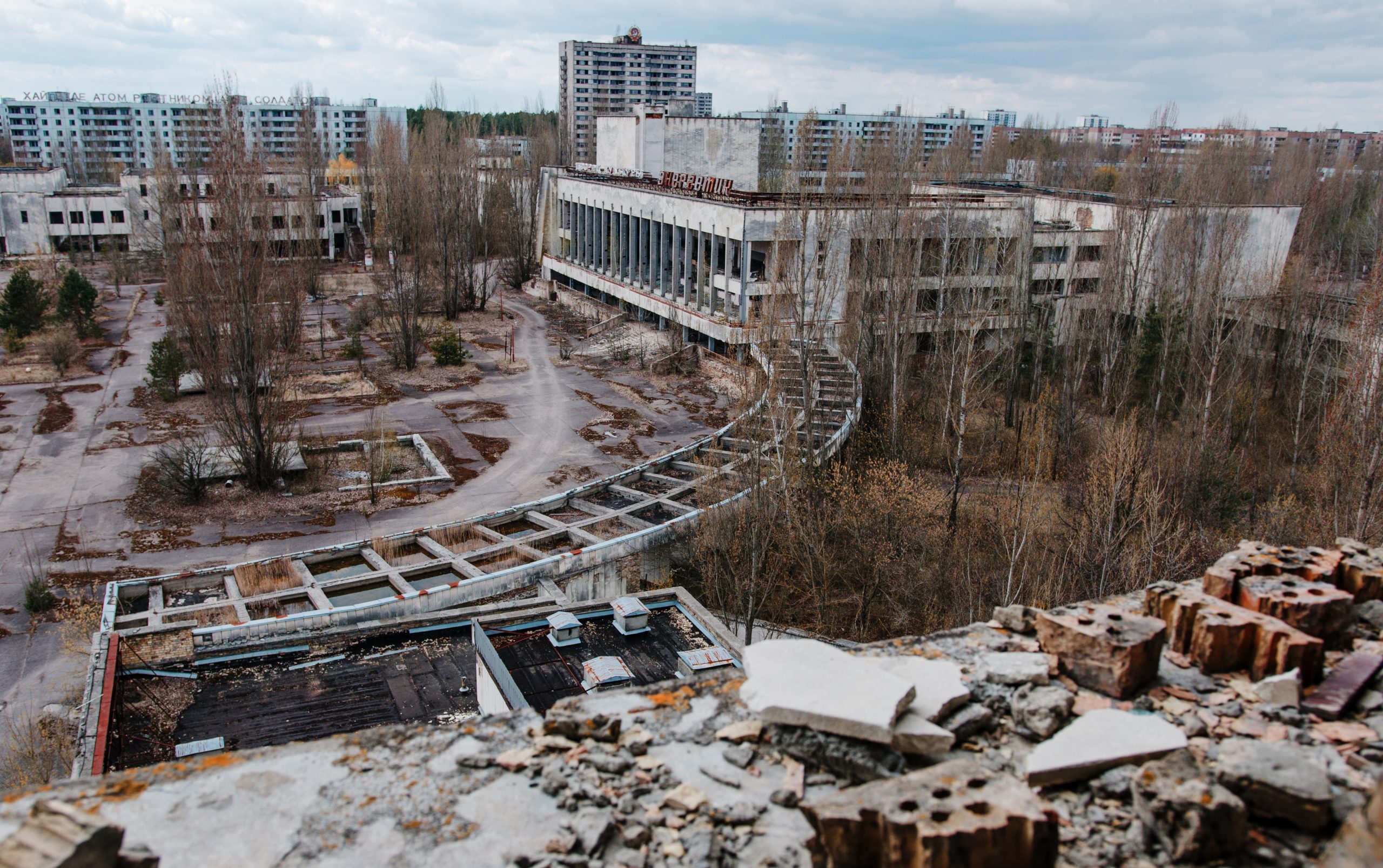 house-of-culture-energetik-at-chernobyl-city-ukraine-abadoned