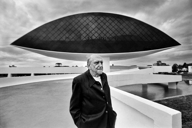 Oscar Niemeyer, Curitiba- PR